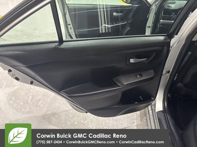 Used 2017 Toyota Camry SE image 19