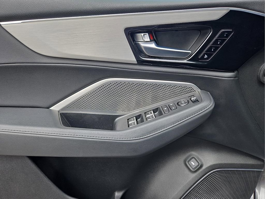 Used 2023 Acura MDX SH-AWD image 12