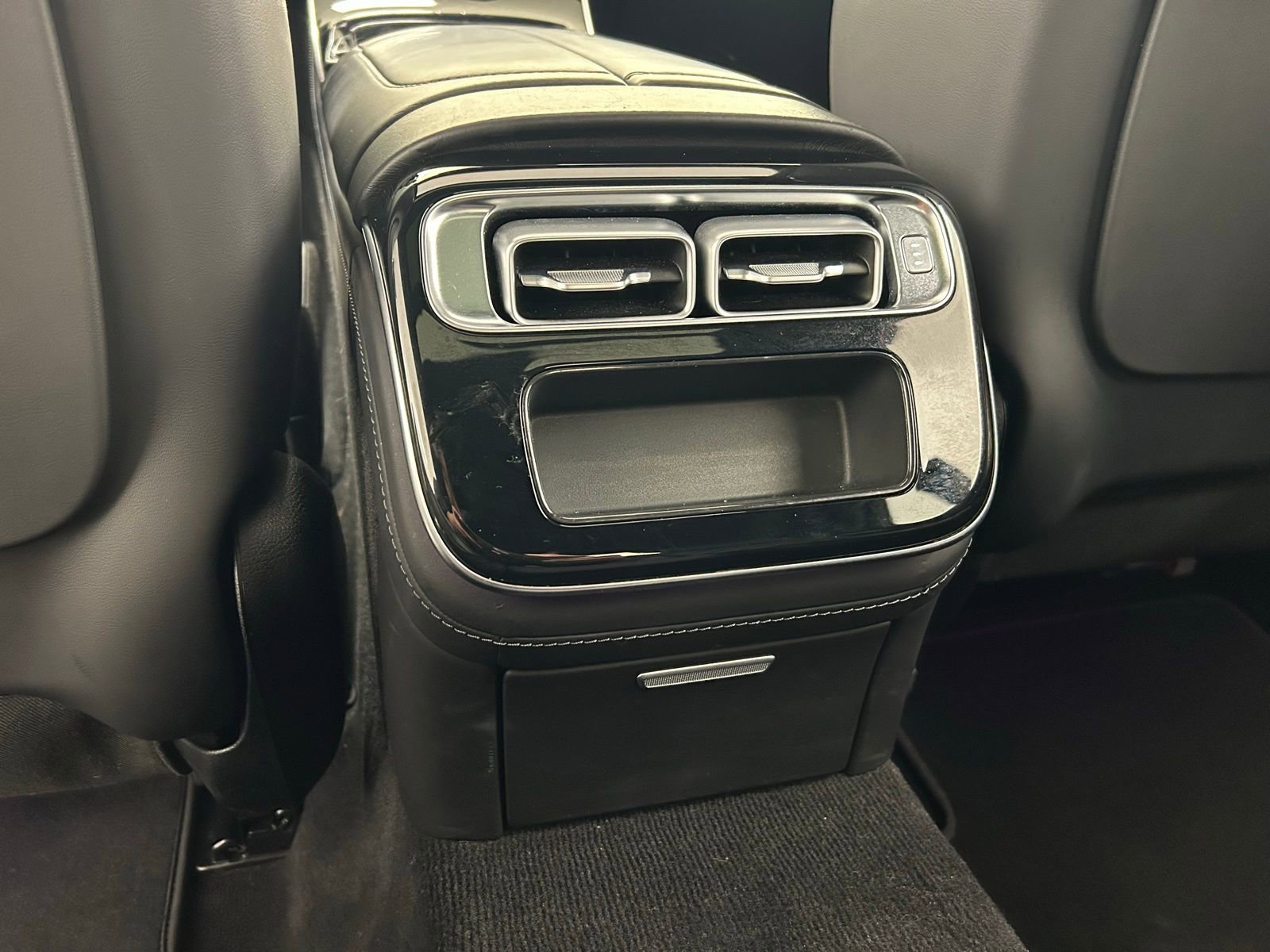 Used 2022 Mercedes-Benz S 580 4MATIC Sedan w/ AMG Line Package image 36