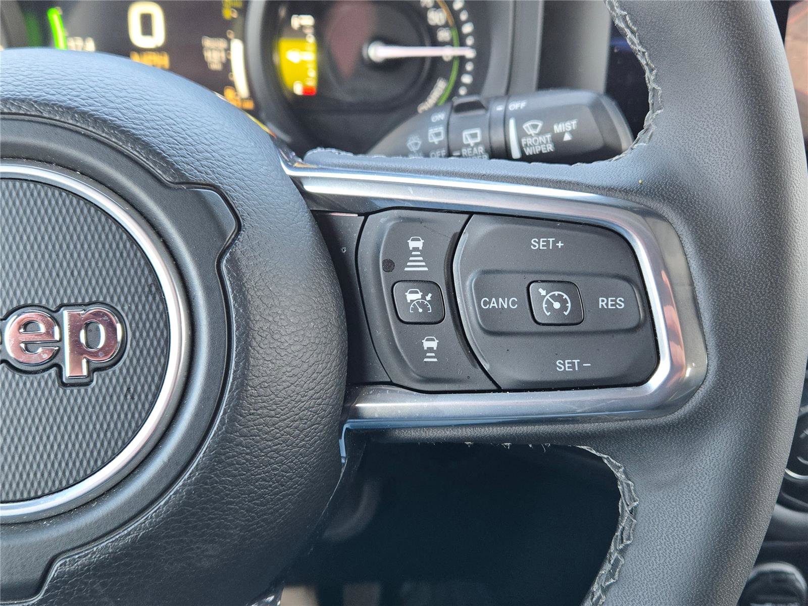 Used 2025 Jeep Wrangler Sahara AWD/4WD image 29