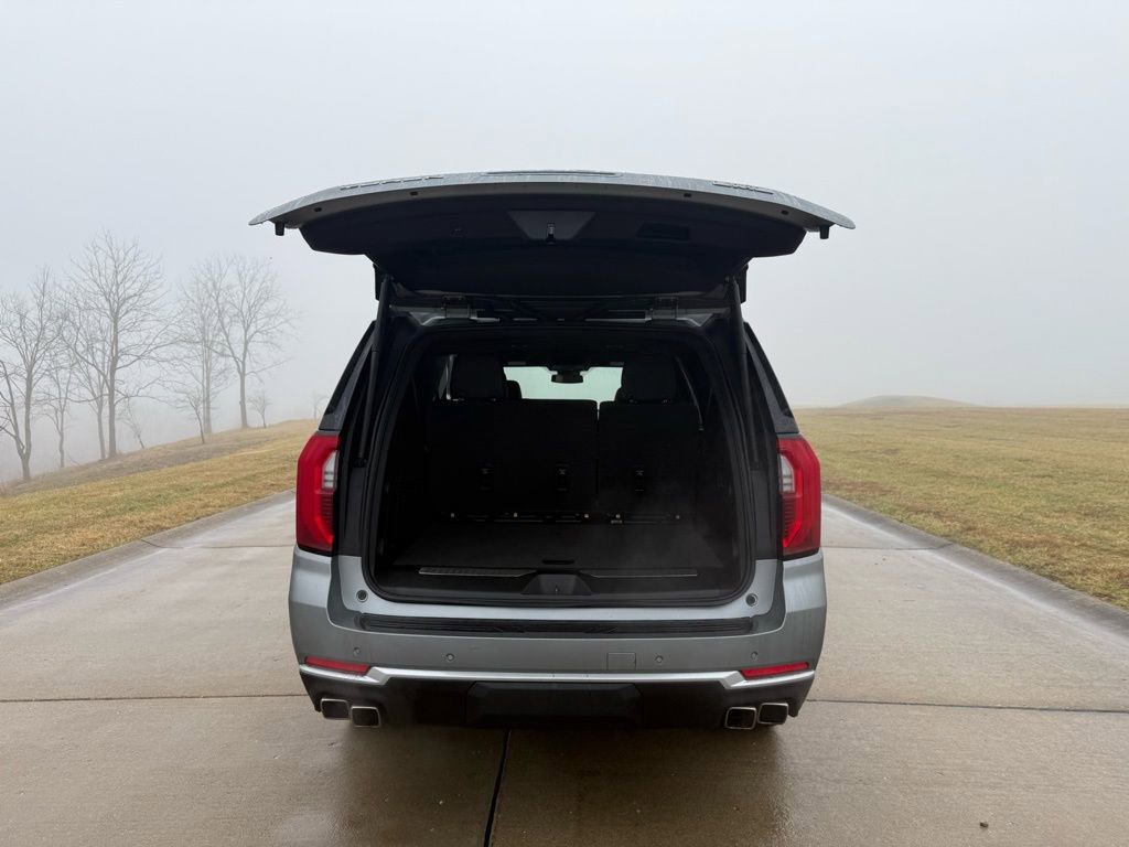 Used 2025 GMC Yukon XL Denali image 6