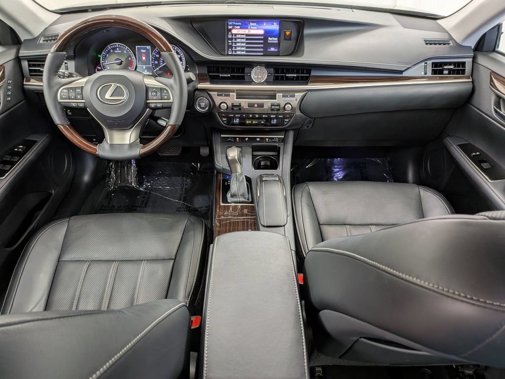 Used 2017 Lexus ES 350 w/ Luxury Package FWD image 29