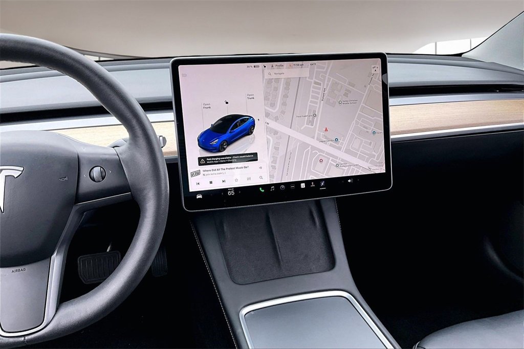 Used 2023 Tesla Model 3 Standard Range image 9