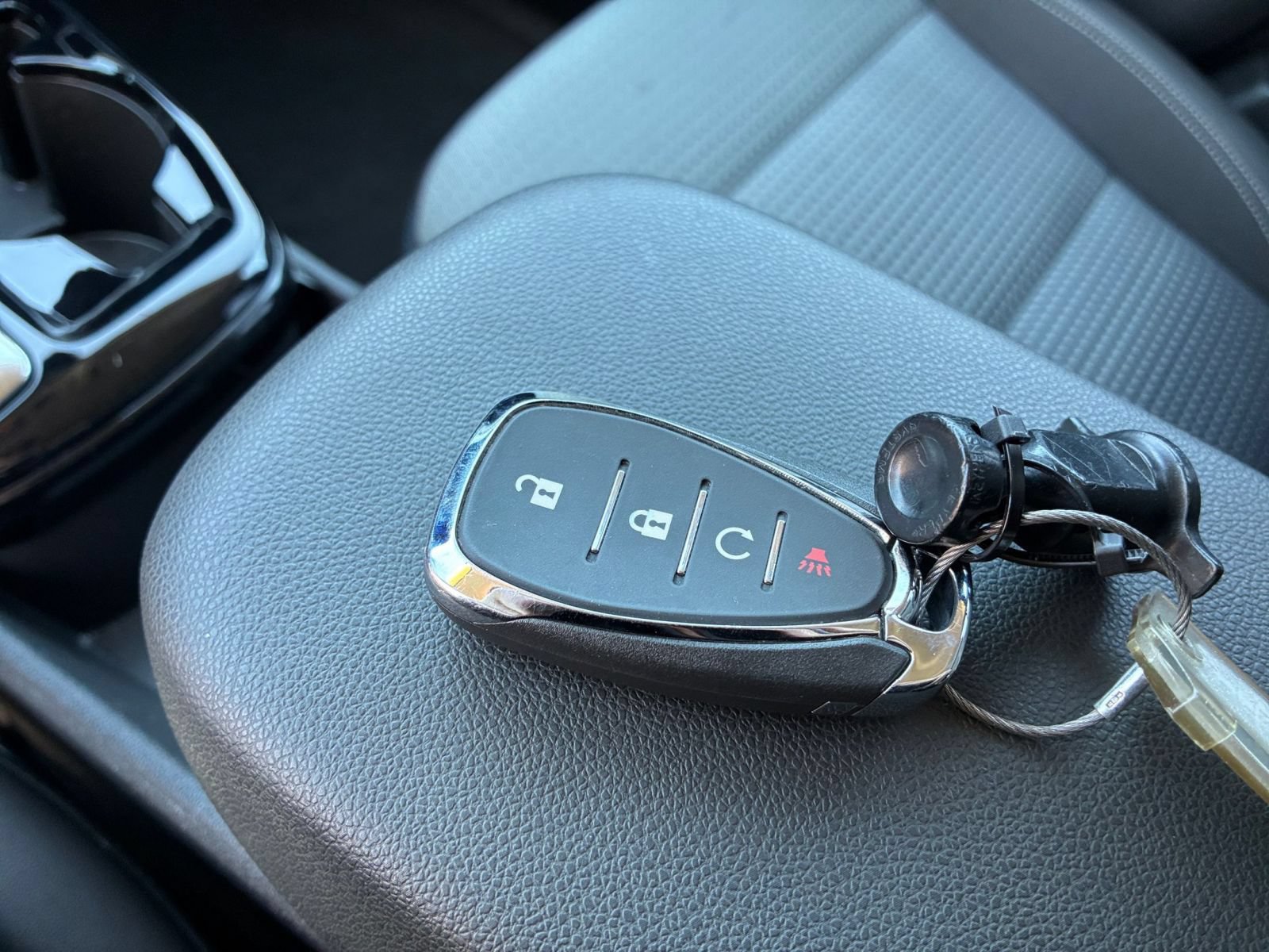 Used 2025 Chevrolet Trax LT FWD image 22