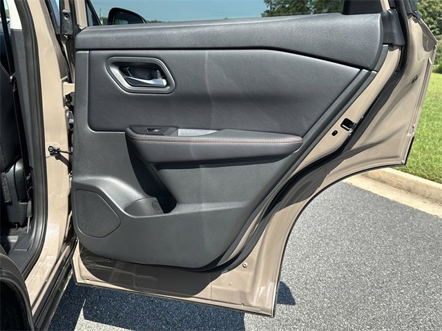 Certified 2025 Nissan Rogue SV image 17