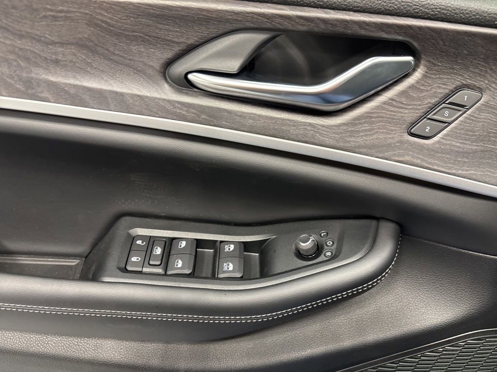 New 2025 Jeep Grand Cherokee Limited w/ Black Appearance Package image 32