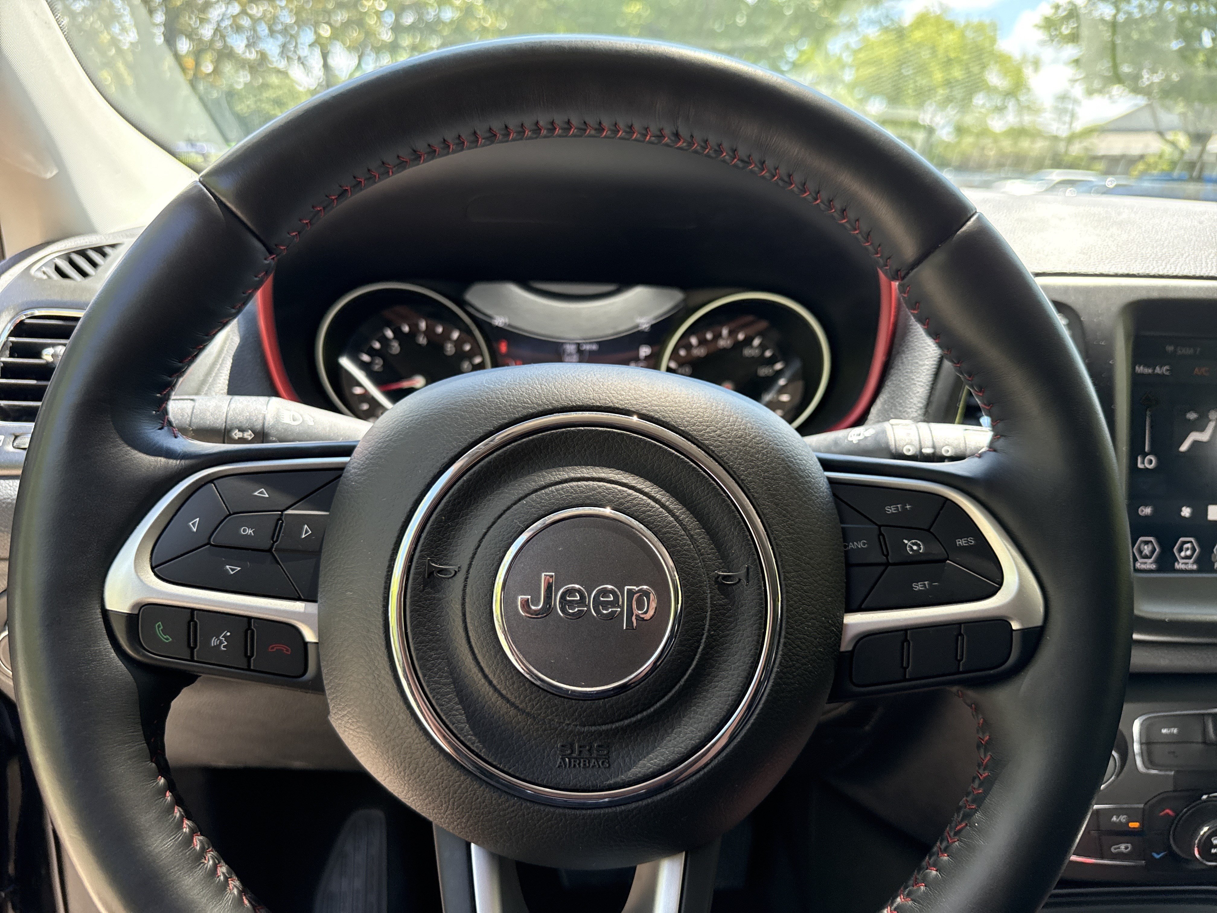 Used 2018 Jeep Compass Trailhawk w/ Leather Interior Group AWD/4WD image 23