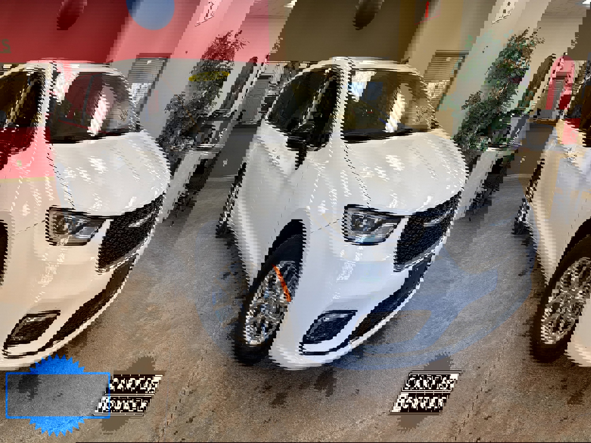 Used 2024 Chrysler Pacifica Touring-L image 1