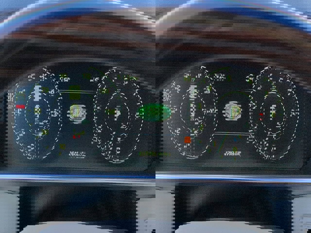 Used 2017 Land Rover Range Rover HSE image 26