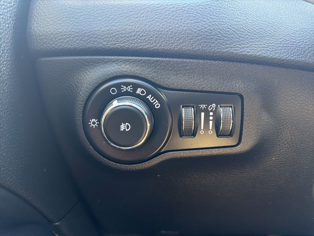 Used 2020 Jeep Compass Latitude w/ Cold Weather Group image 29