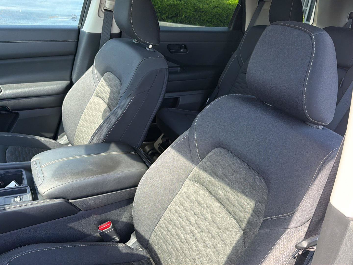 Used 2024 Nissan Pathfinder S FWD image 29