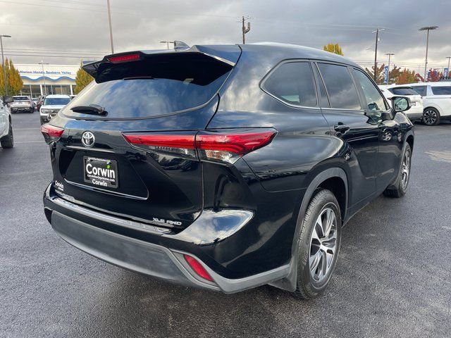 Used 2023 Toyota Highlander XLE image 17