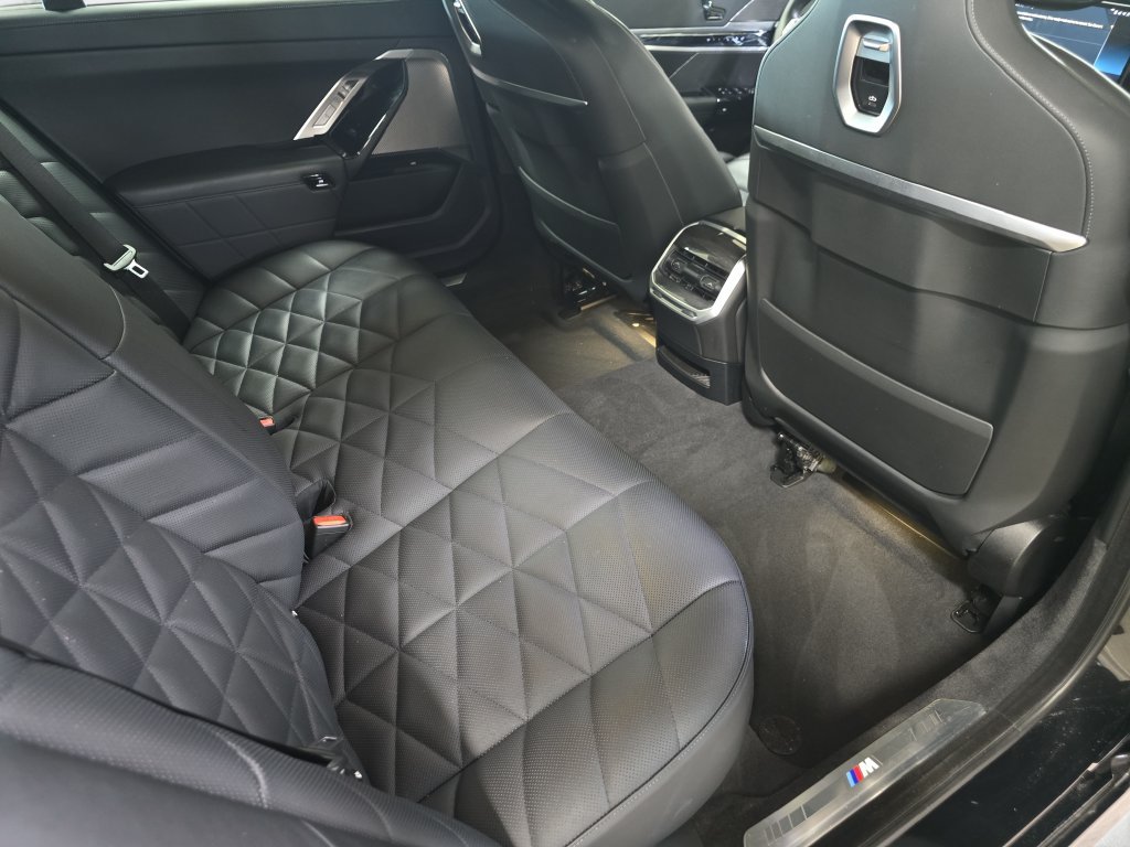 Certified 2023 BMW 740i RWD image 16