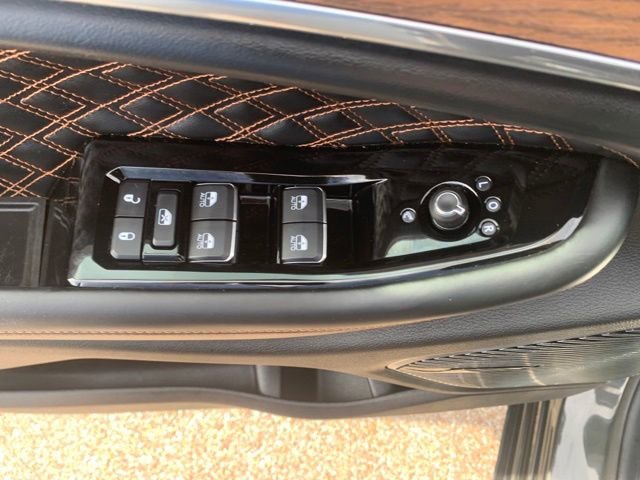 Used 2023 Jeep Grand Cherokee Summit w/ Advanced Protech Group IV AWD/4WD image 10
