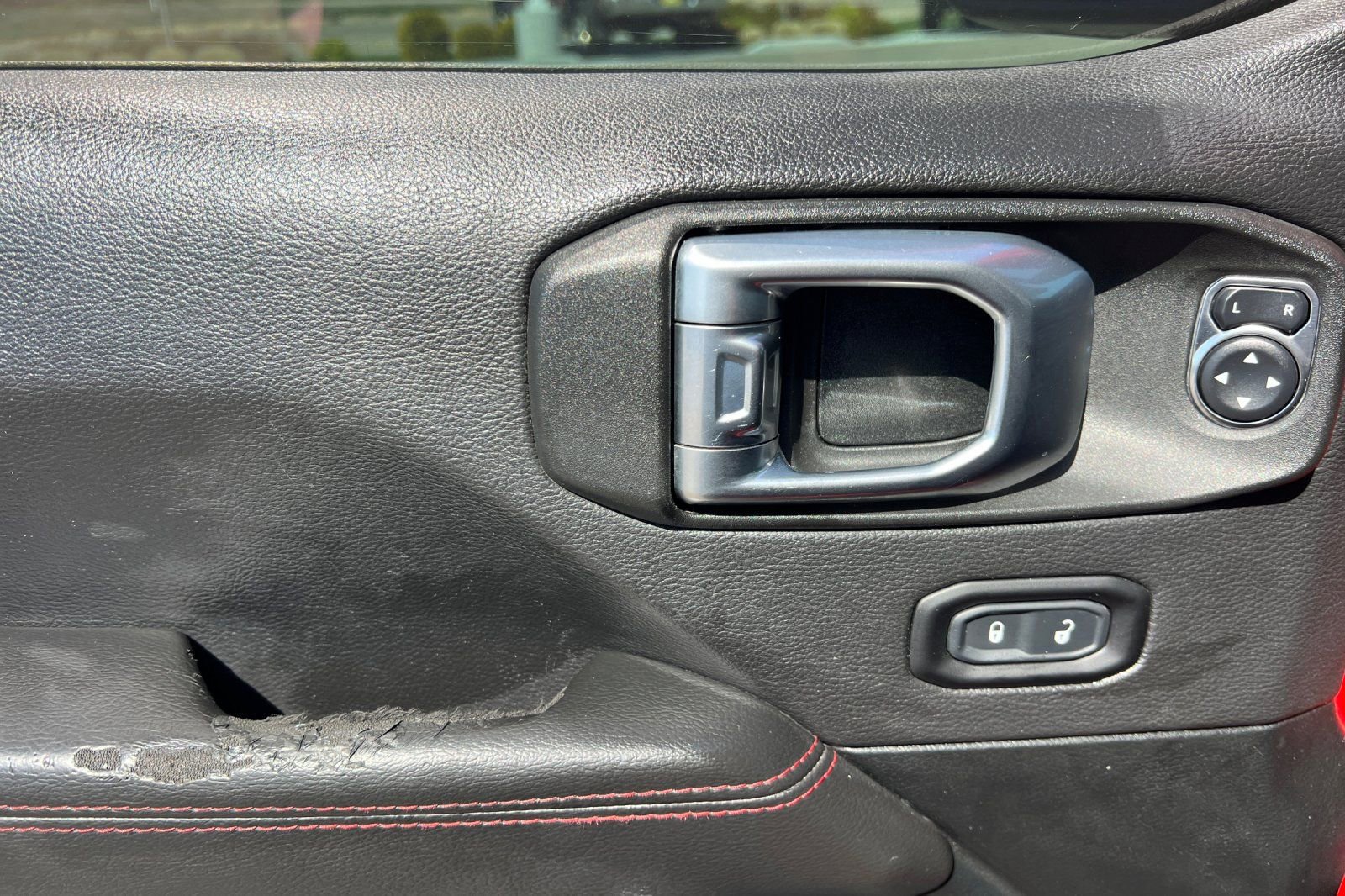 Used 2021 Jeep Gladiator Rubicon AWD/4WD image 11