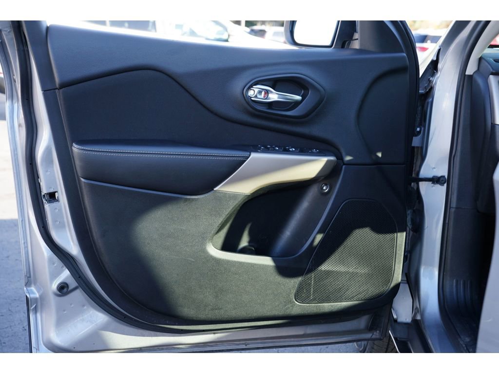 Used 2017 Jeep Cherokee Latitude image 14