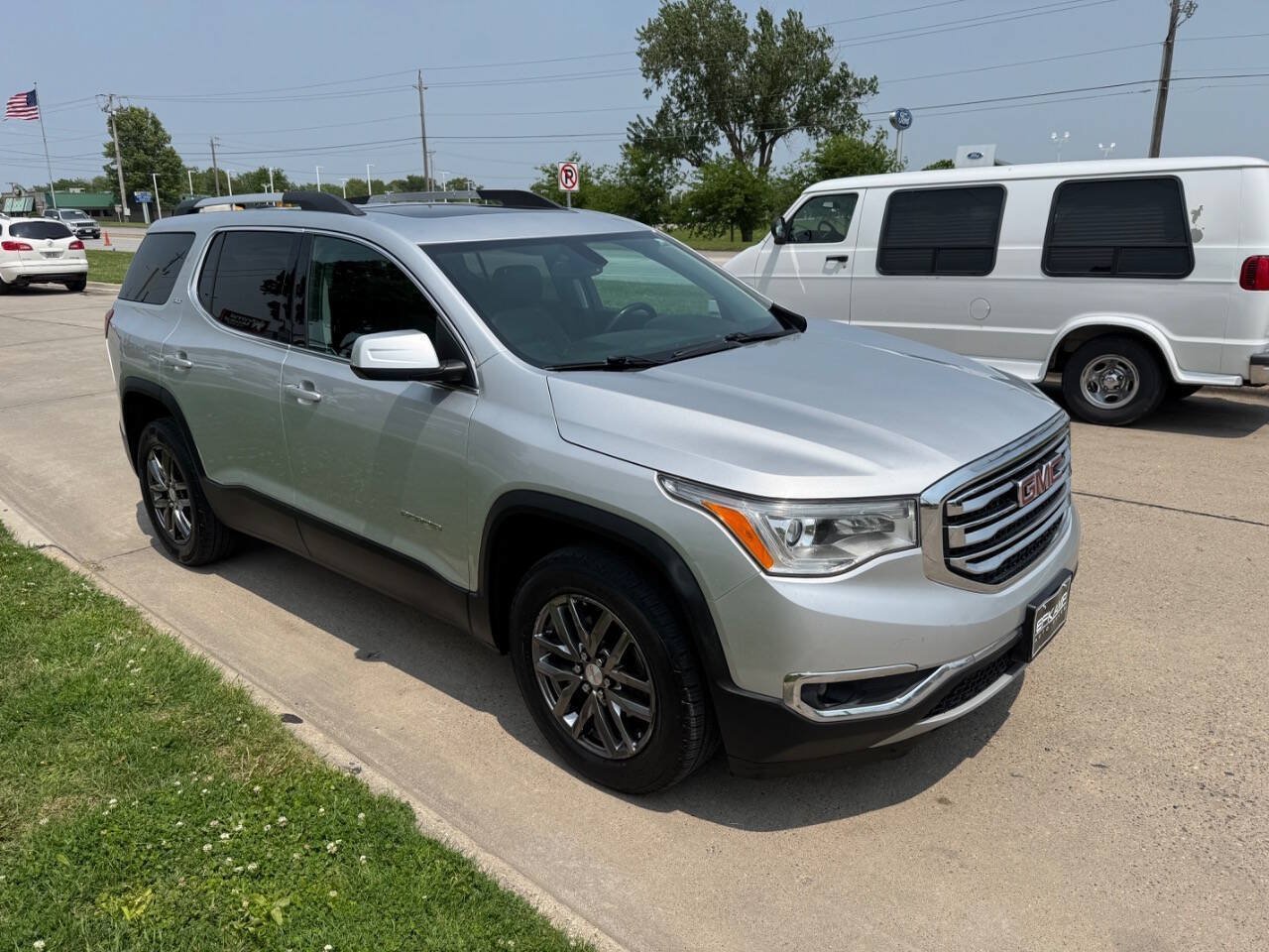 Used 2017 GMC Acadia SLT AWD/4WD image 7
