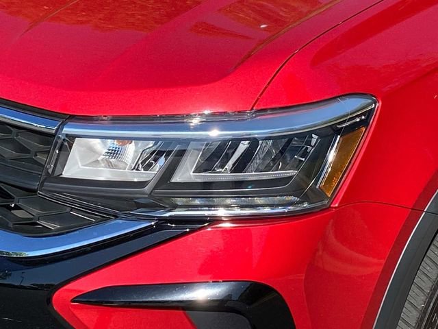 Used 2022 Volkswagen Taos SE FWD image 5