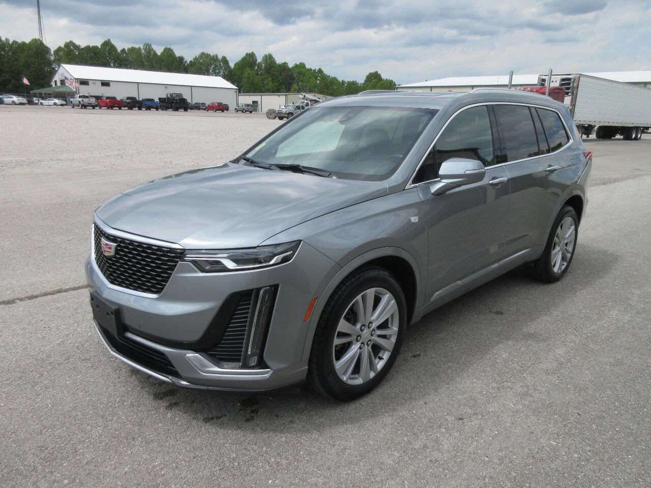Used 2023 Cadillac XT6 Premium Luxury AWD/4WD image 2