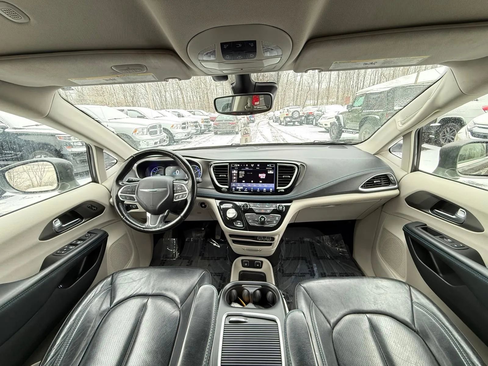 Used 2021 Chrysler Pacifica Touring-L image 11