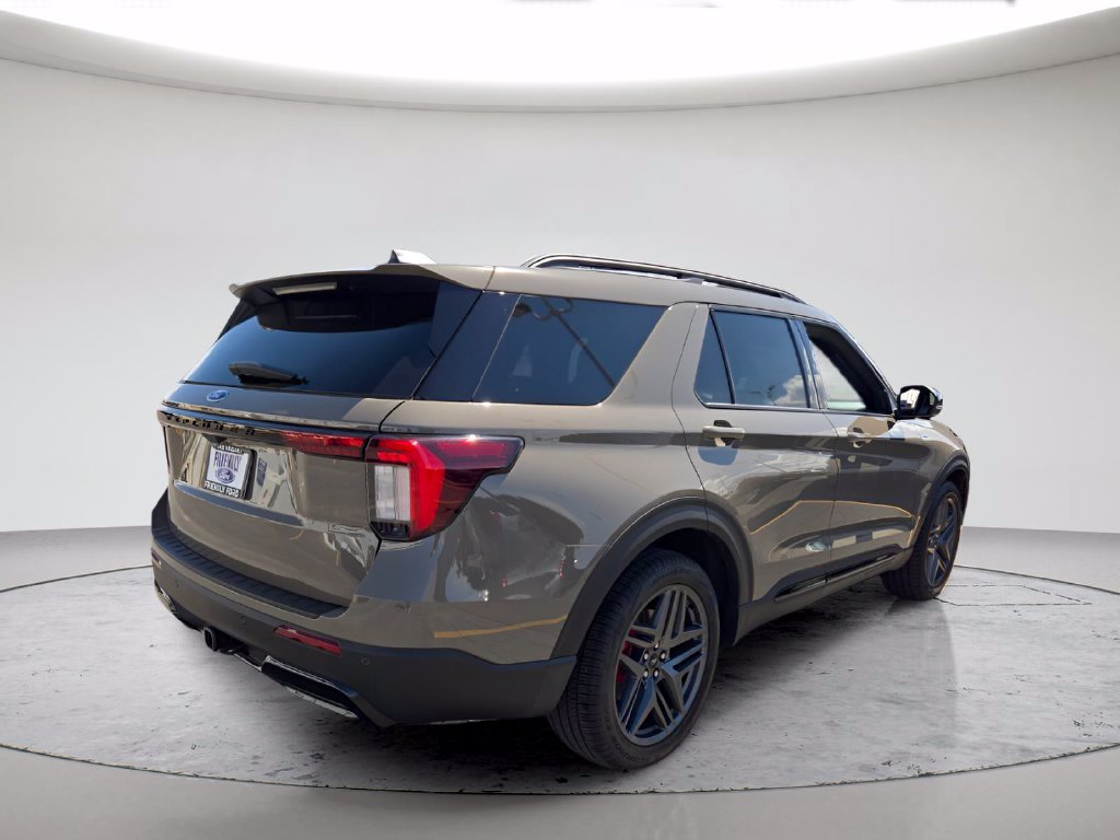 New 2026 Ford Explorer ST-Line w/ ST-Line Street Pack RWD image 4