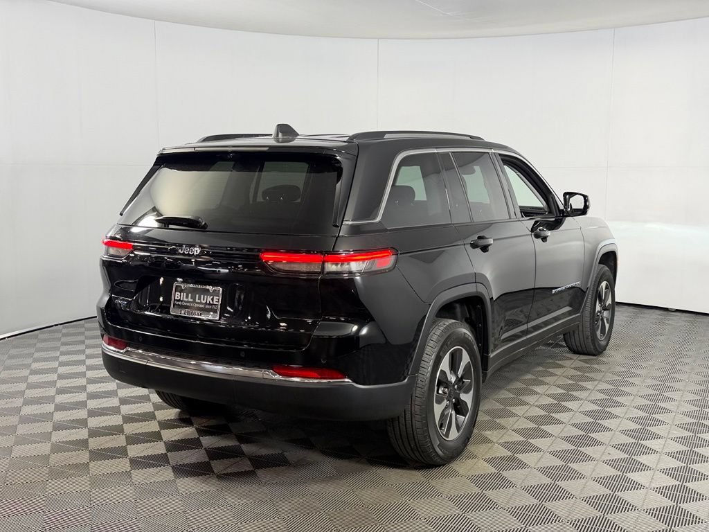 Certified 2023 Jeep Grand Cherokee 4WD 4xe w/ Luxury Tech Group II image 6