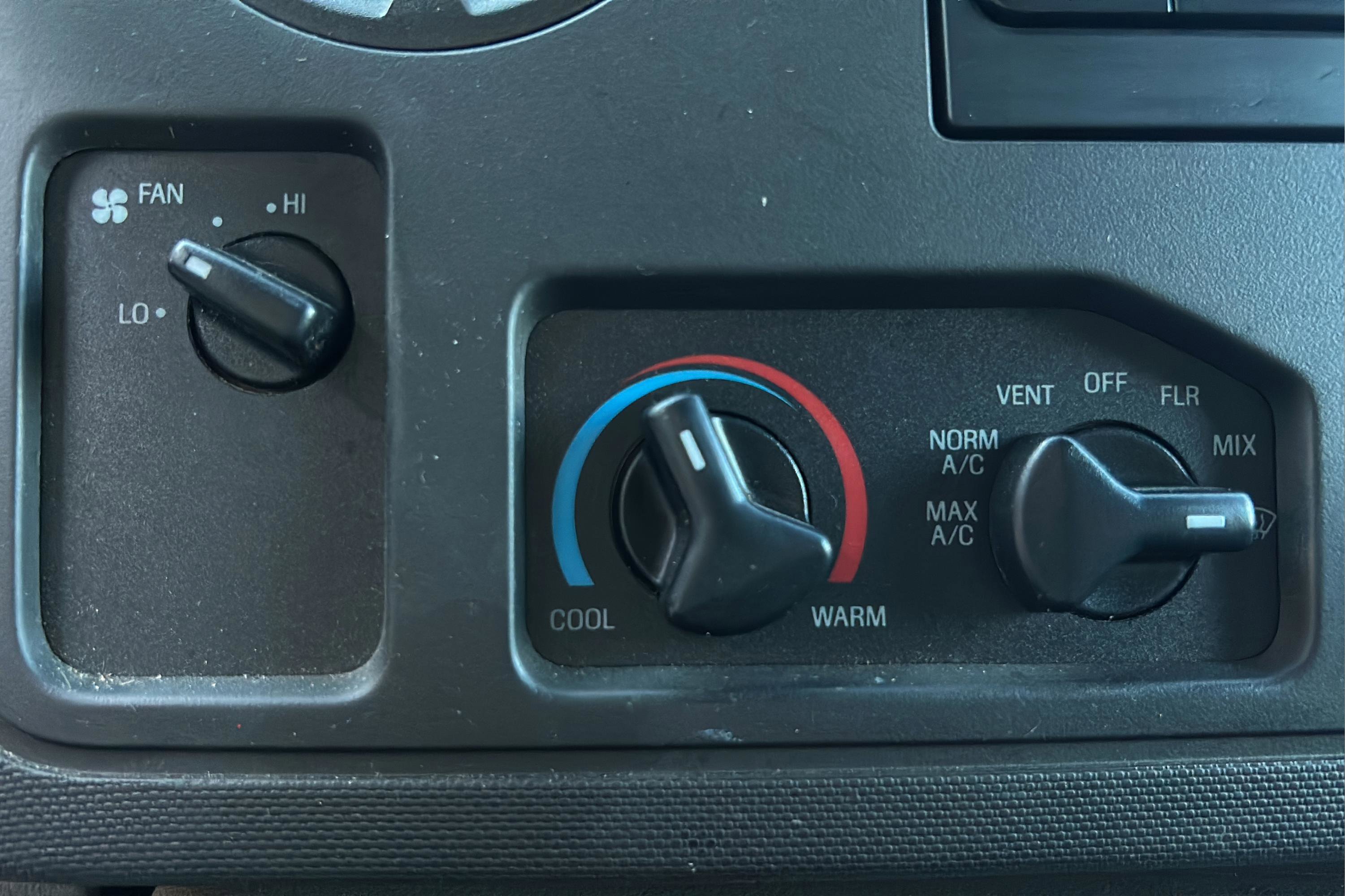 Used 2014 Ford E-250 and Econoline 250 w/ Power Group image 23