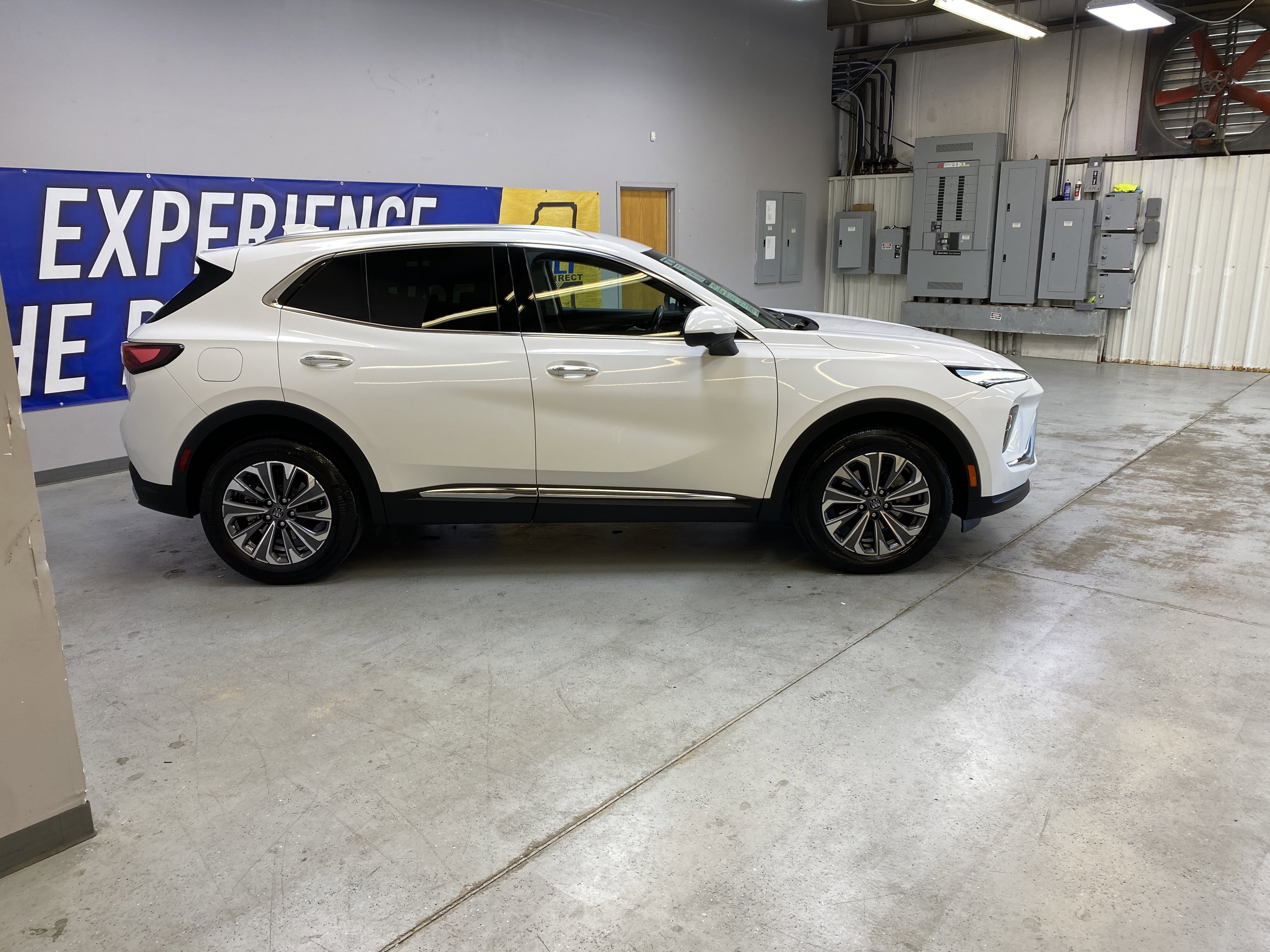 Used 2025 Buick Envision Preferred image 8