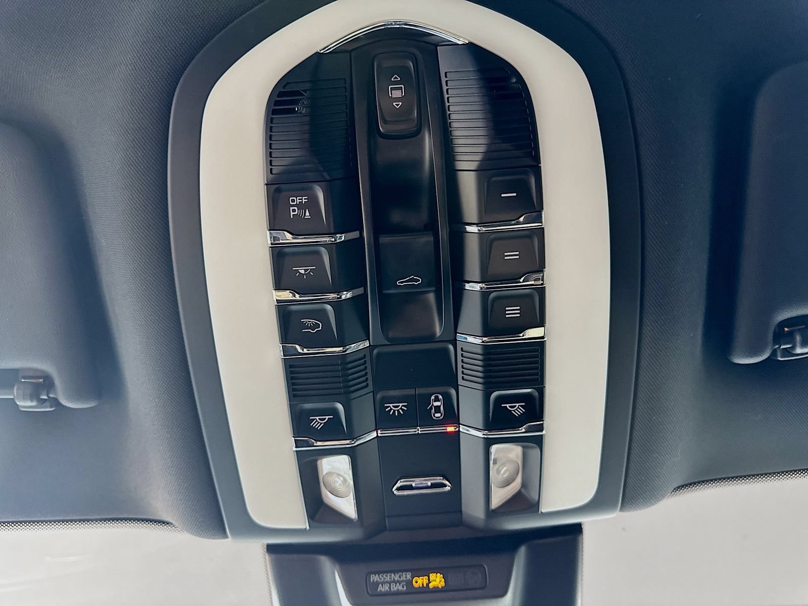 Used 2019 Porsche Macan AWD/4WD image 31