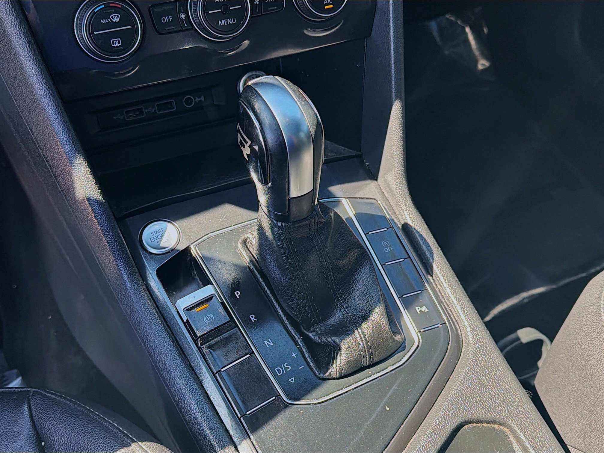 Used 2020 Volkswagen Tiguan SE R-Line image 13