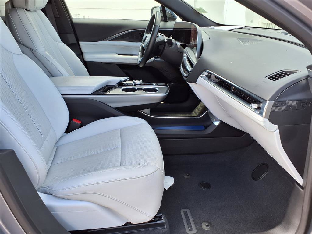 Certified 2024 Cadillac Lyriq Luxury RWD image 9