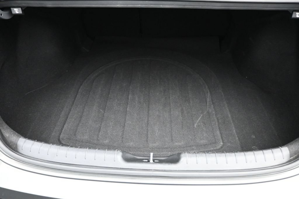 Used 2025 Hyundai Elantra SEL FWD image 14