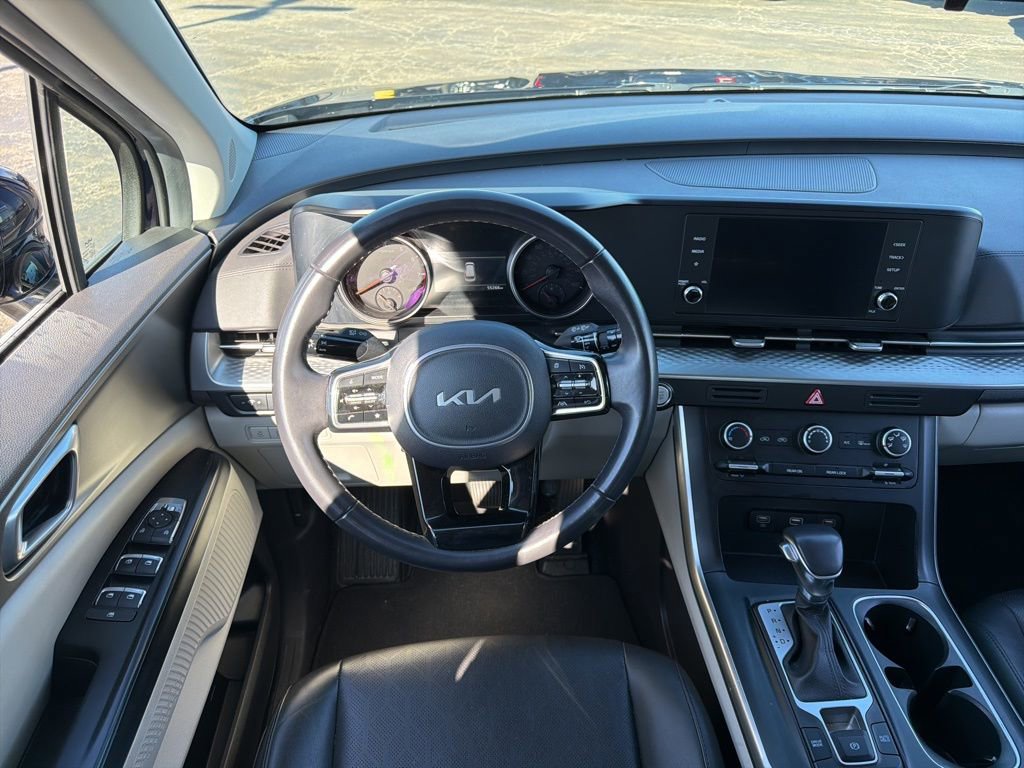 Used 2024 Kia Carnival LX image 18