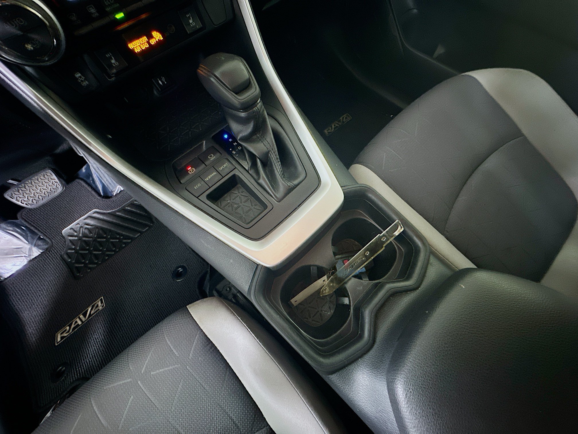 Used 2019 Toyota RAV4 XLE w/ Convenience Package FWD image 22