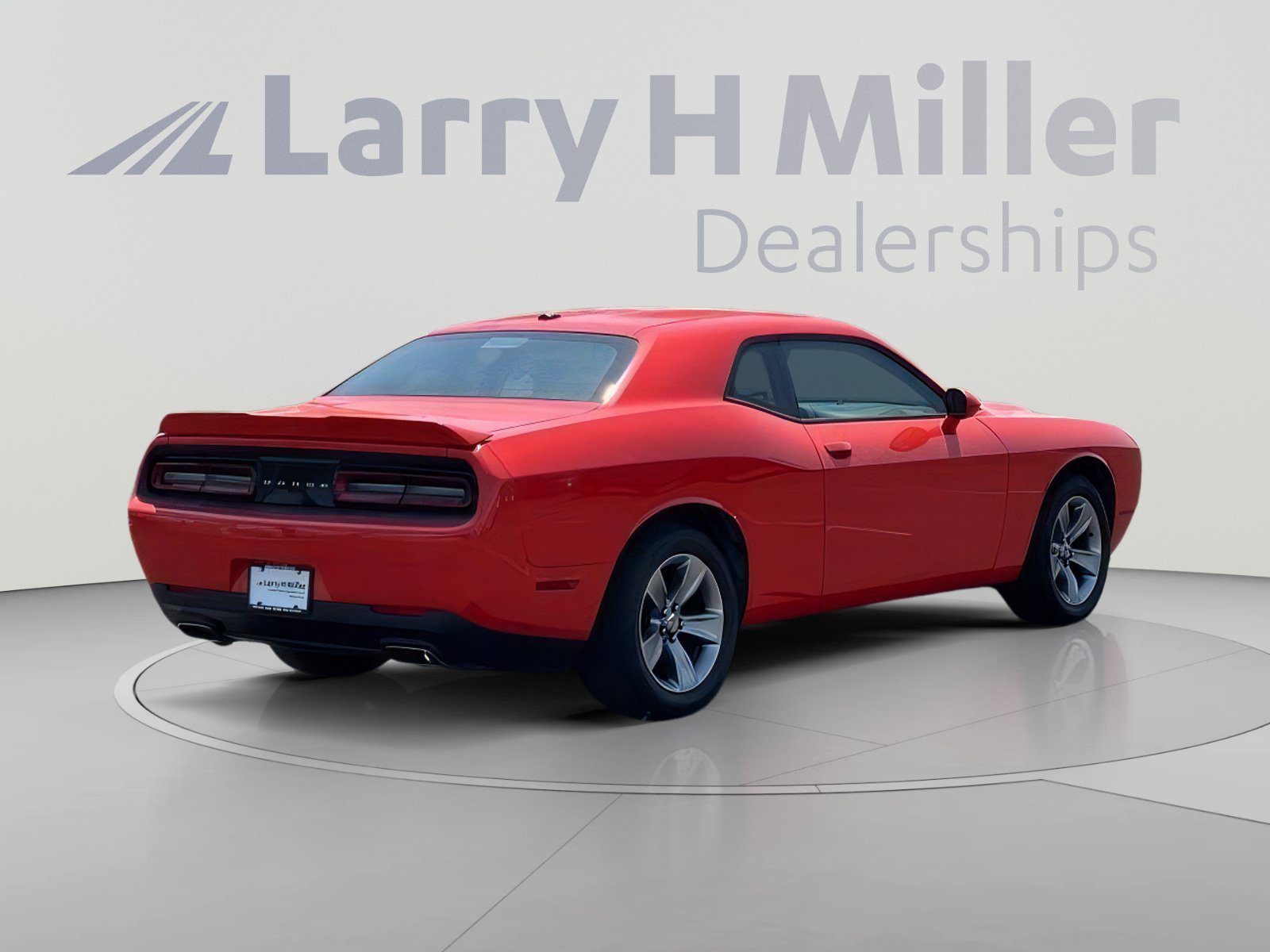 Used 2020 Dodge Challenger SXT RWD image 6