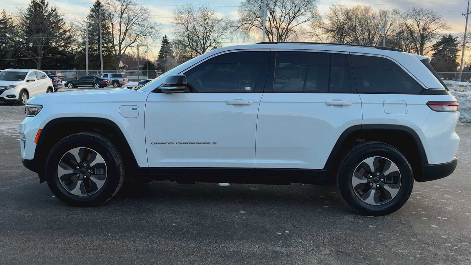 Used 2022 Jeep Grand Cherokee Limited 4xe image 5