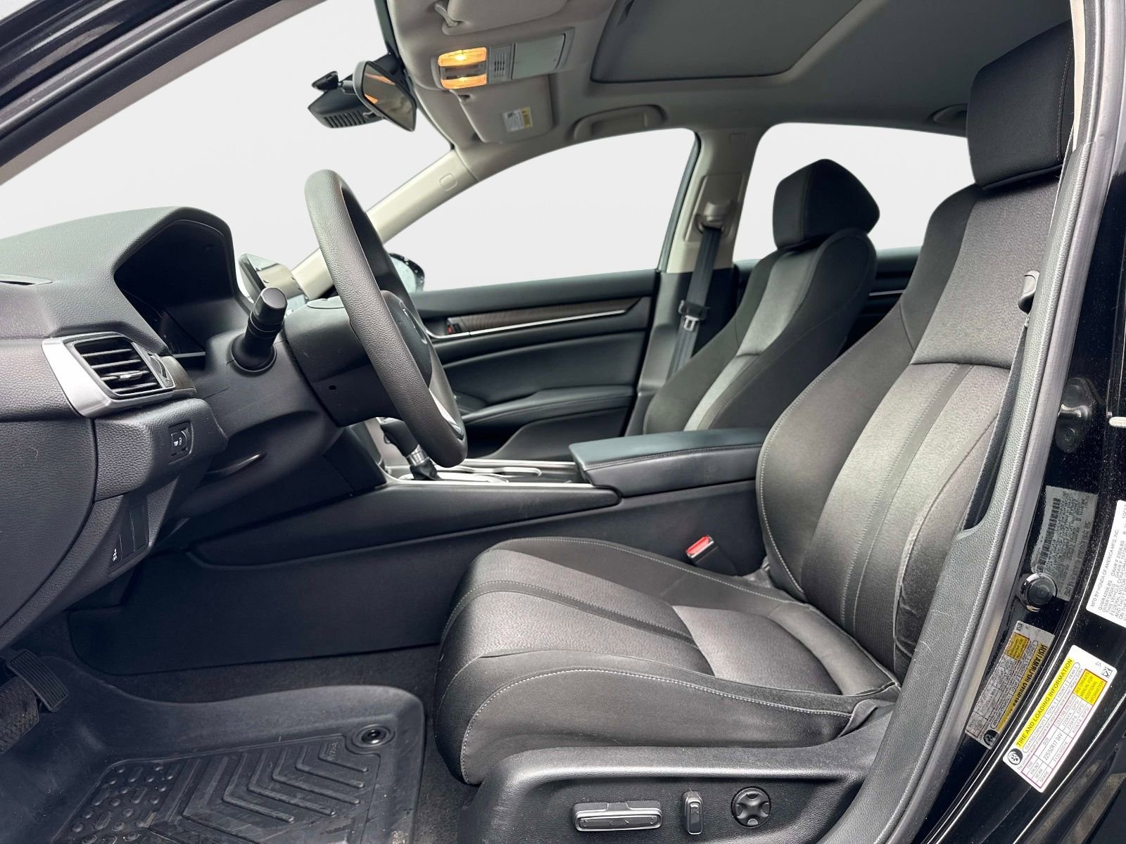 Used 2018 Honda Accord EX image 29