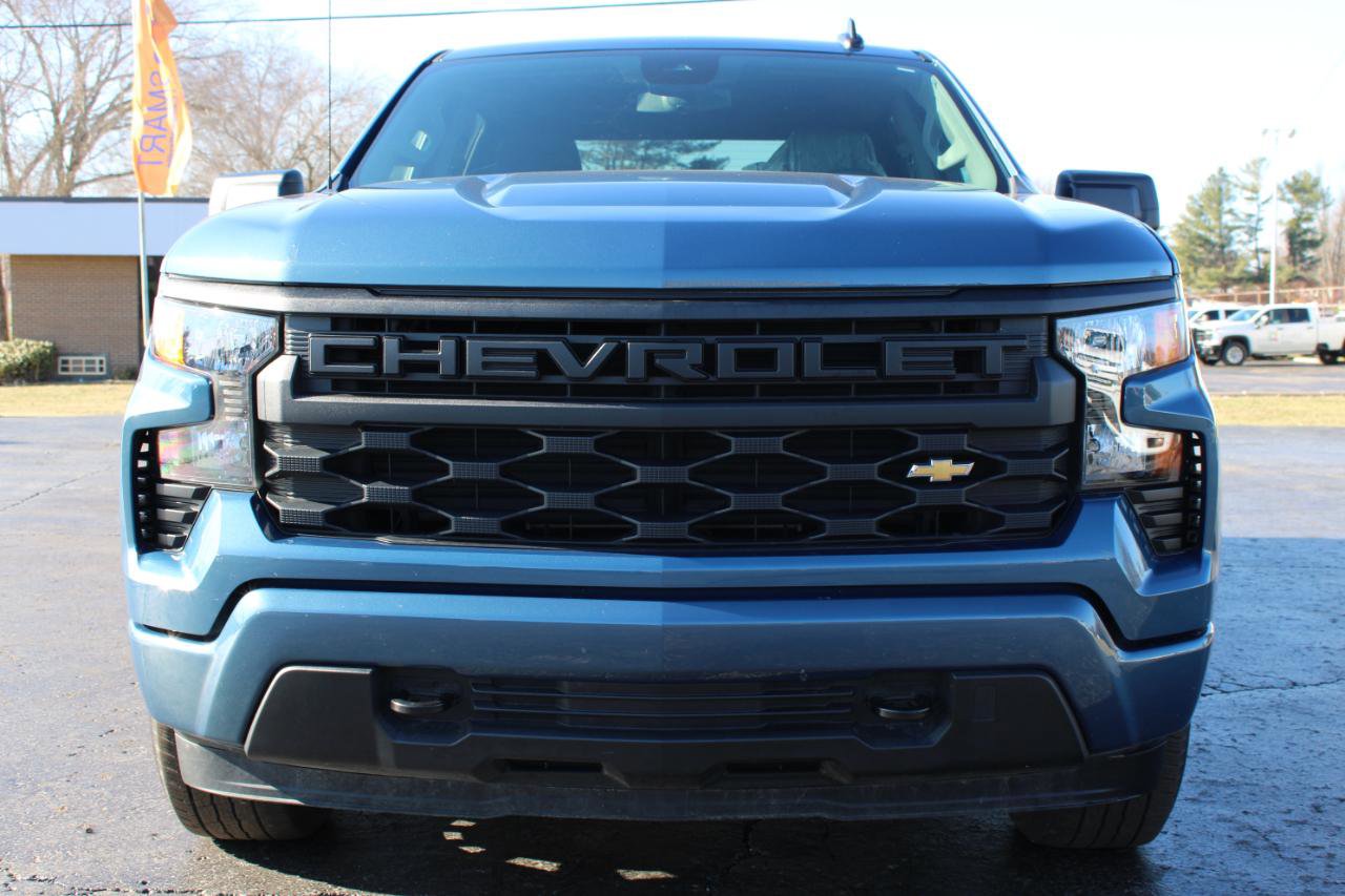 Used 2024 Chevrolet Silverado 1500 Custom image 2