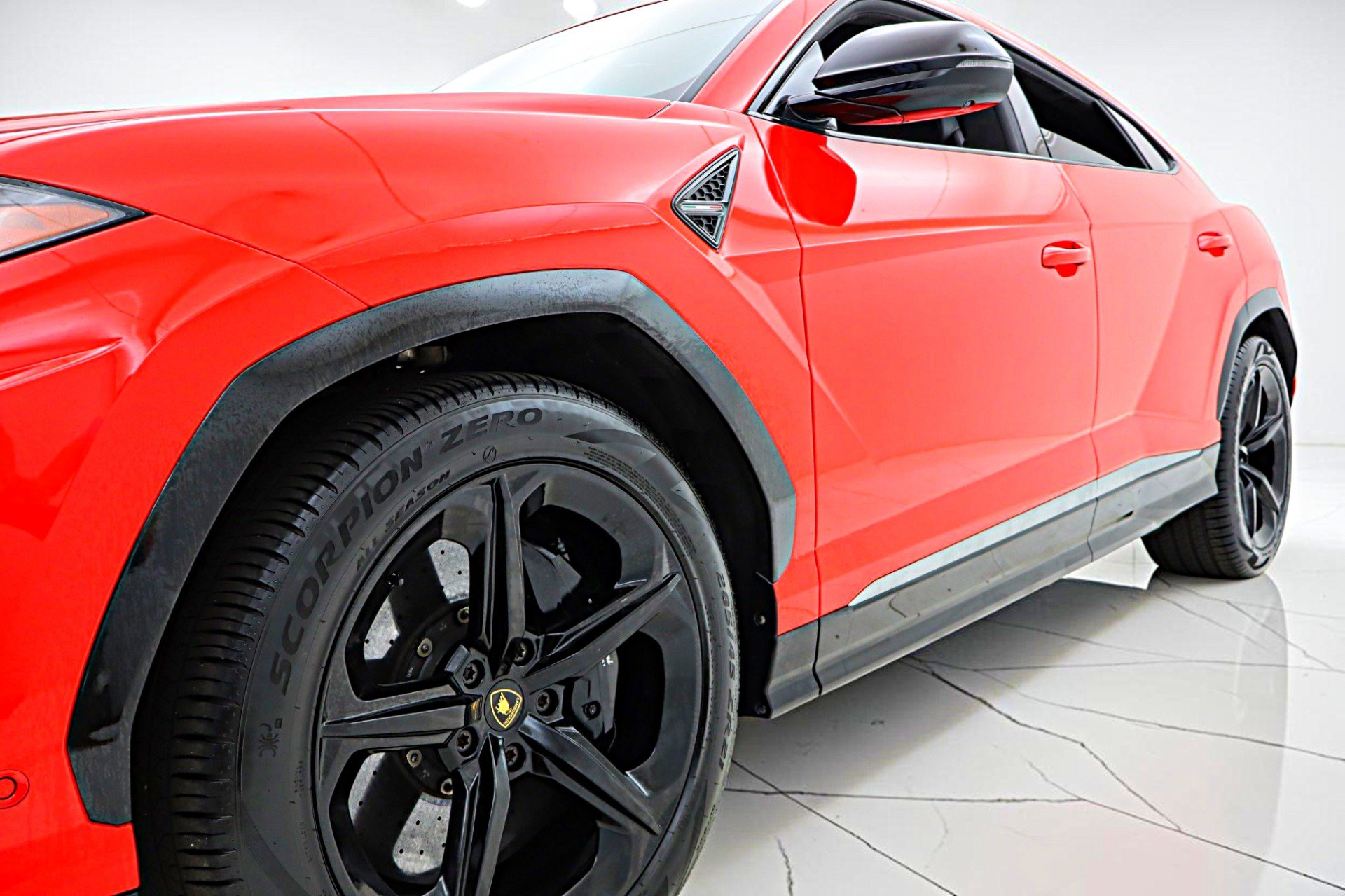 Used 2020 Lamborghini Urus AWD/4WD image 24