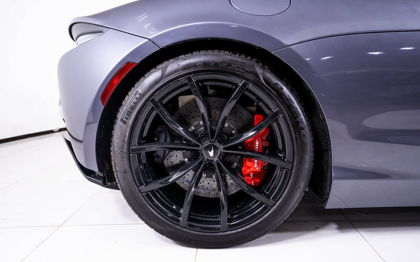 Used 2023 McLaren Artura image 14
