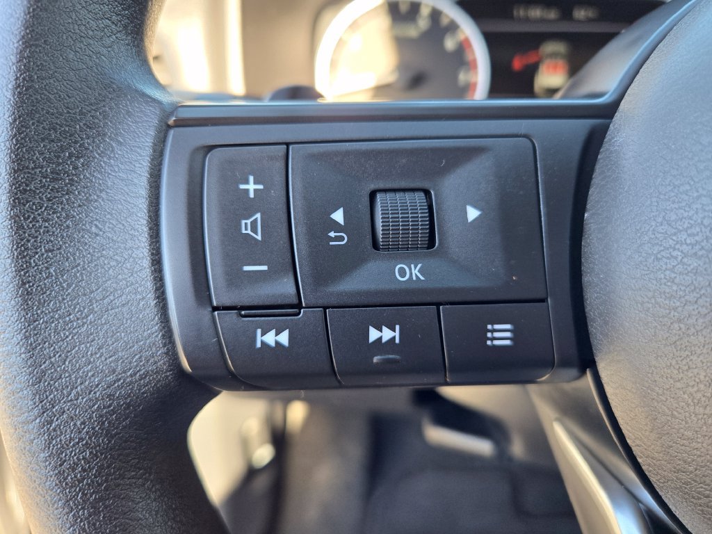 Used 2023 Nissan Rogue S AWD/4WD image 22