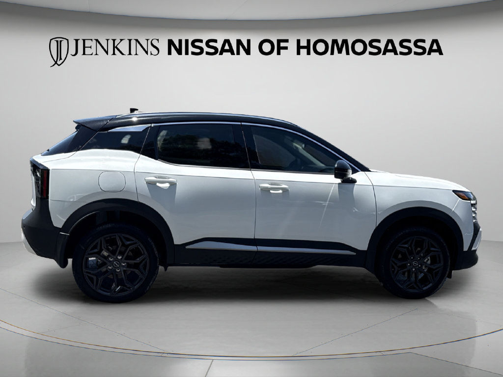 New 2026 Nissan Kicks SR FWD image 2