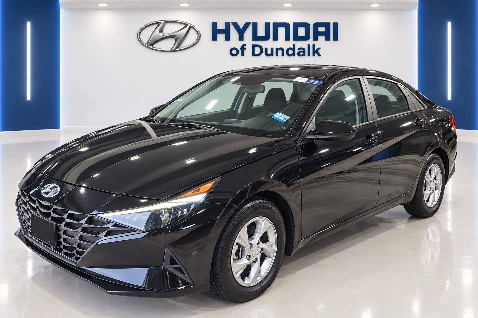 Used 2022 Hyundai Elantra SE FWD image 1