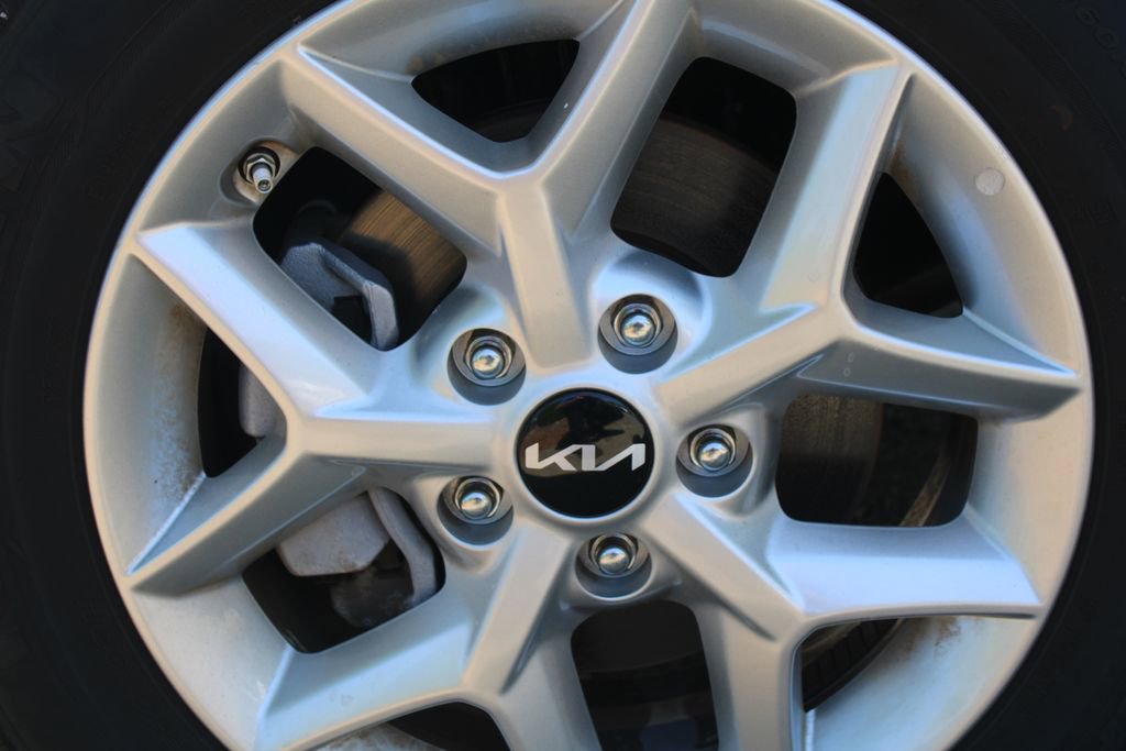 Certified 2025 Kia Soul LX w/ LX Technology Package image 17