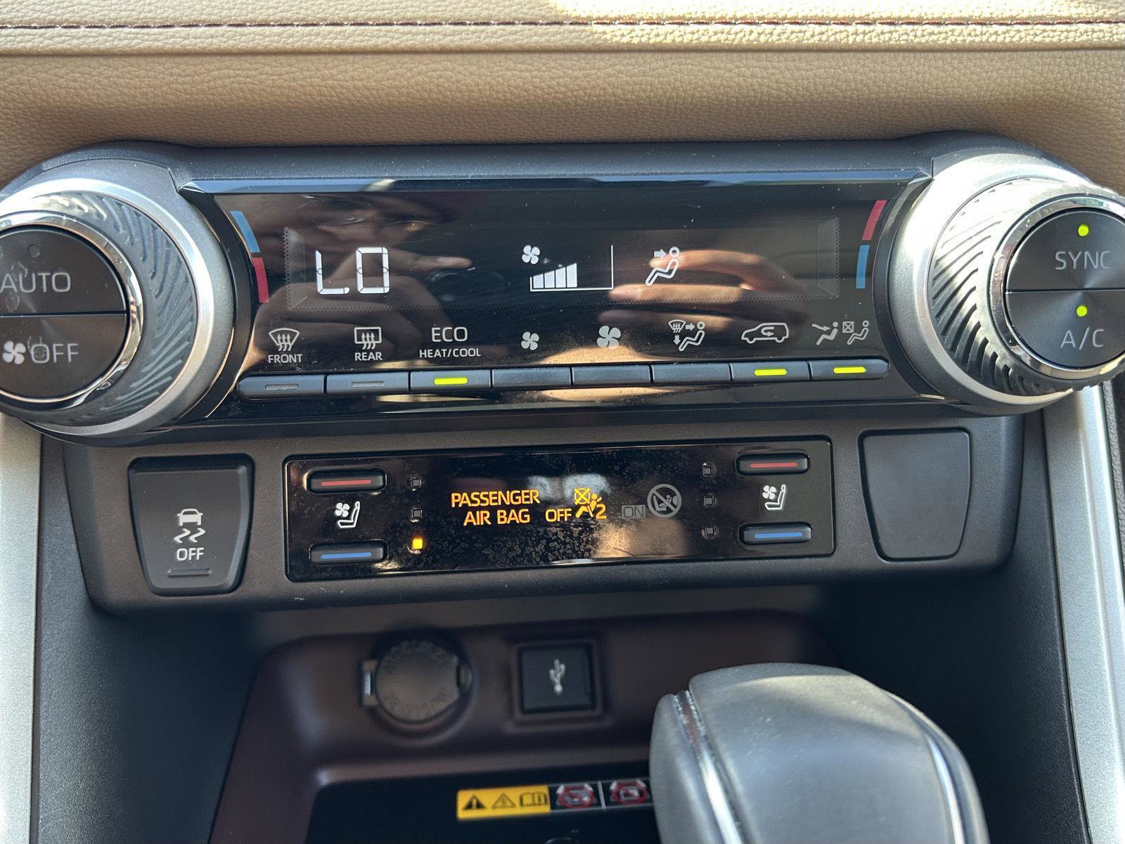 Used 2022 Toyota RAV4 Limited image 22