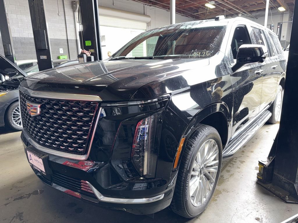 Used 2025 Cadillac Escalade ESV Premium Luxury image 2