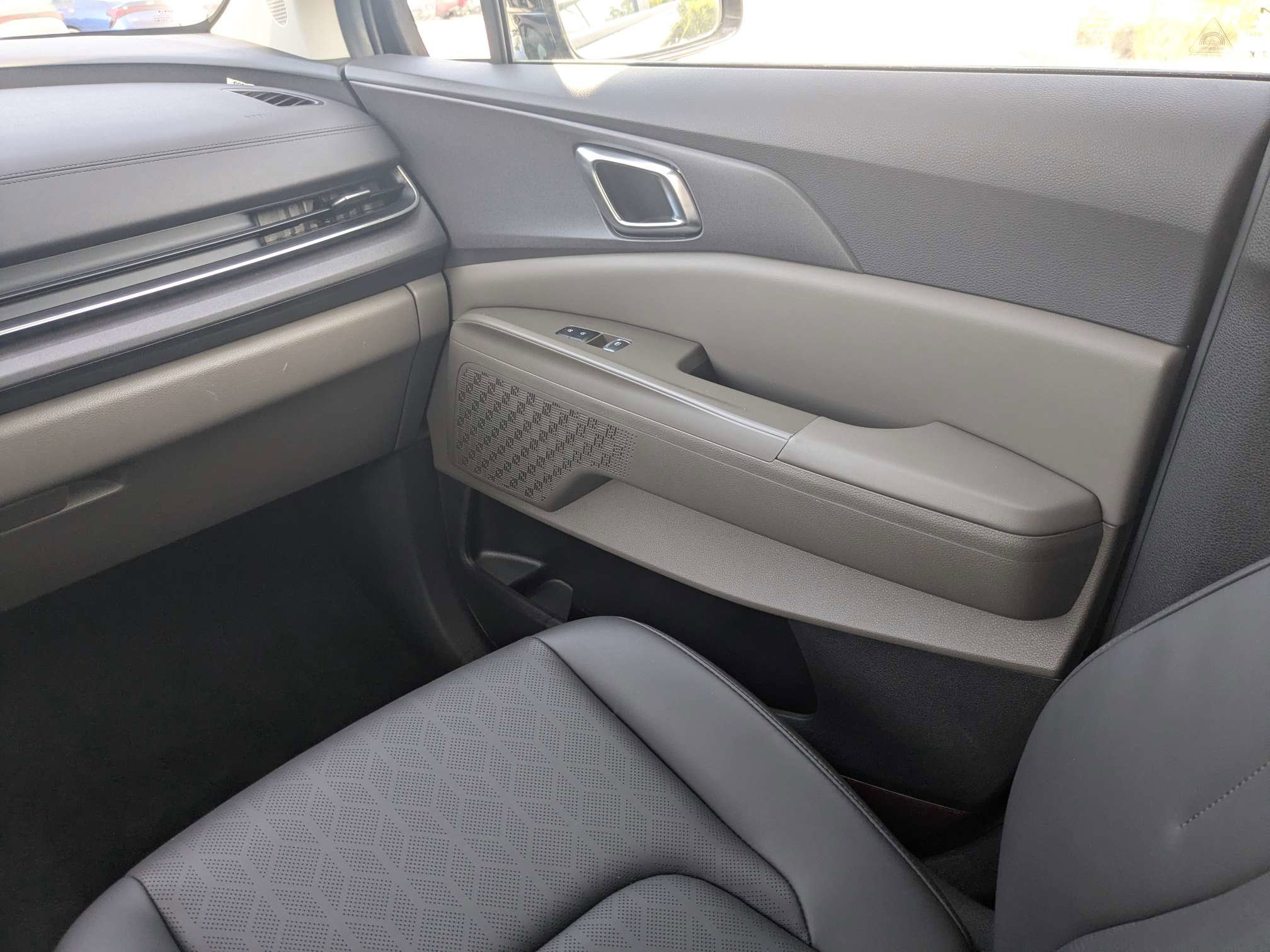 Certified 2026 Kia Carnival EX FWD image 25