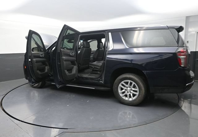 Used 2022 Chevrolet Suburban LT AWD/4WD image 44