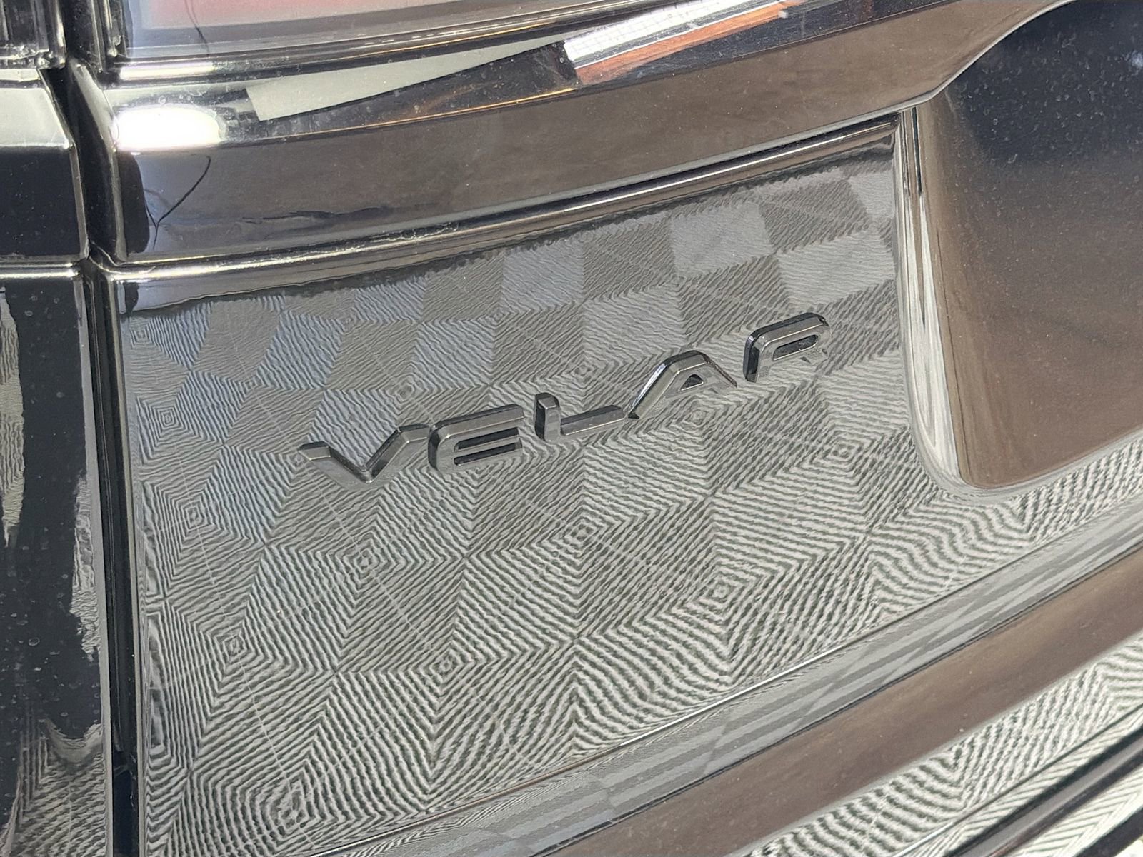 Certified 2025 Land Rover Range Rover Velar Dynamic SE AWD/4WD image 31