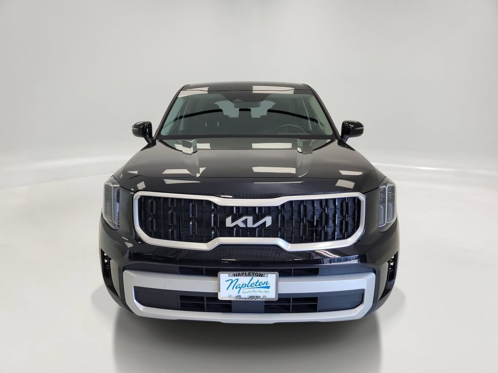 Used 2024 Kia Telluride LX FWD image 2